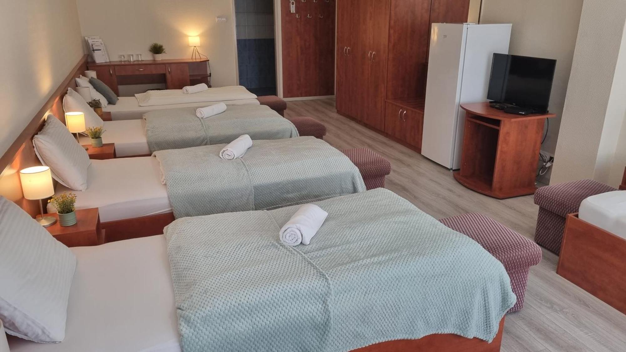 Sport Hotel Tatabánya Dış mekan fotoğraf
