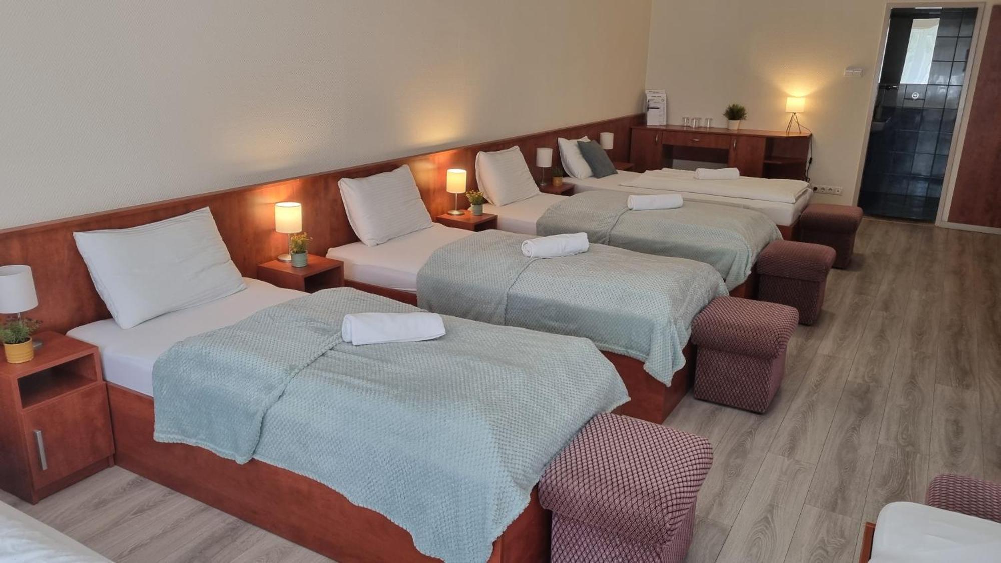 Sport Hotel Tatabánya Dış mekan fotoğraf