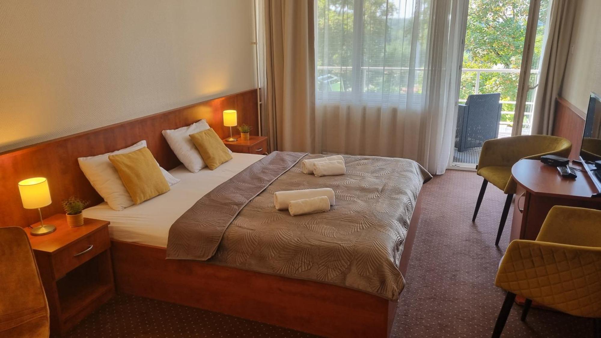 Sport Hotel Tatabánya Dış mekan fotoğraf